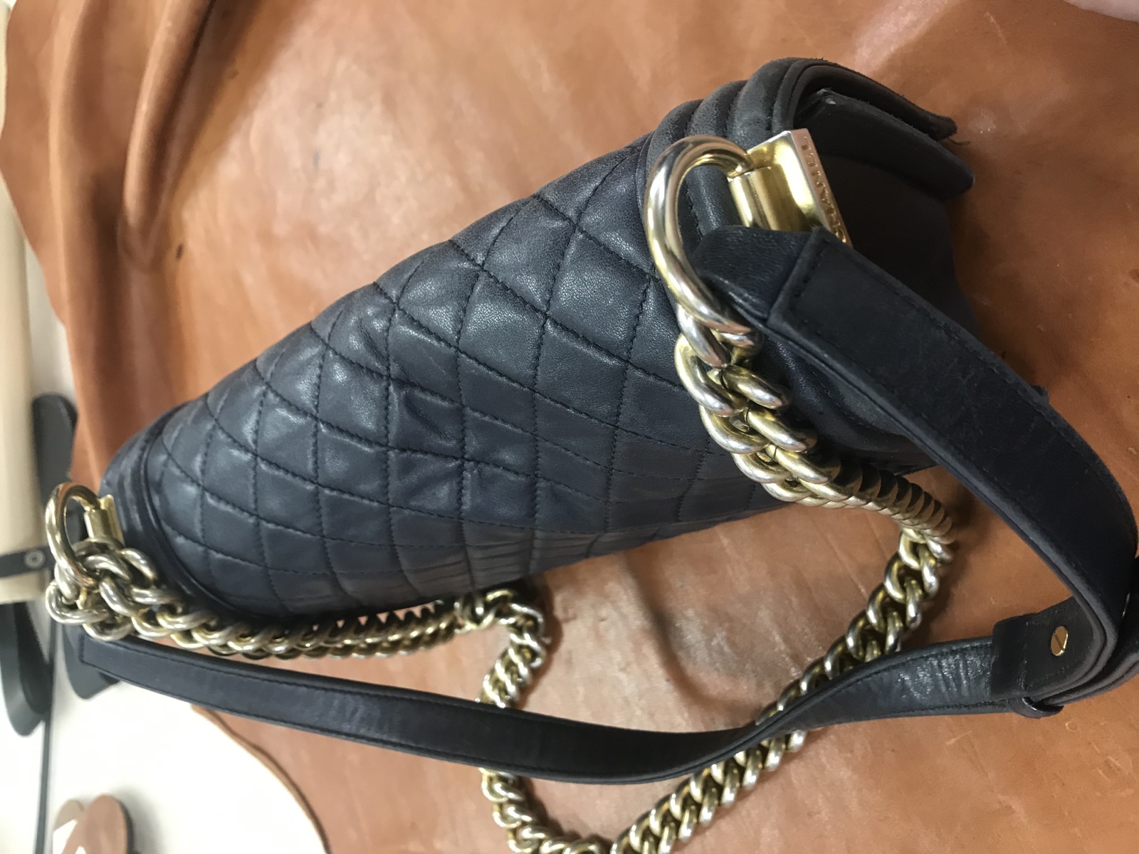 Chanel: före. Hundbiten
