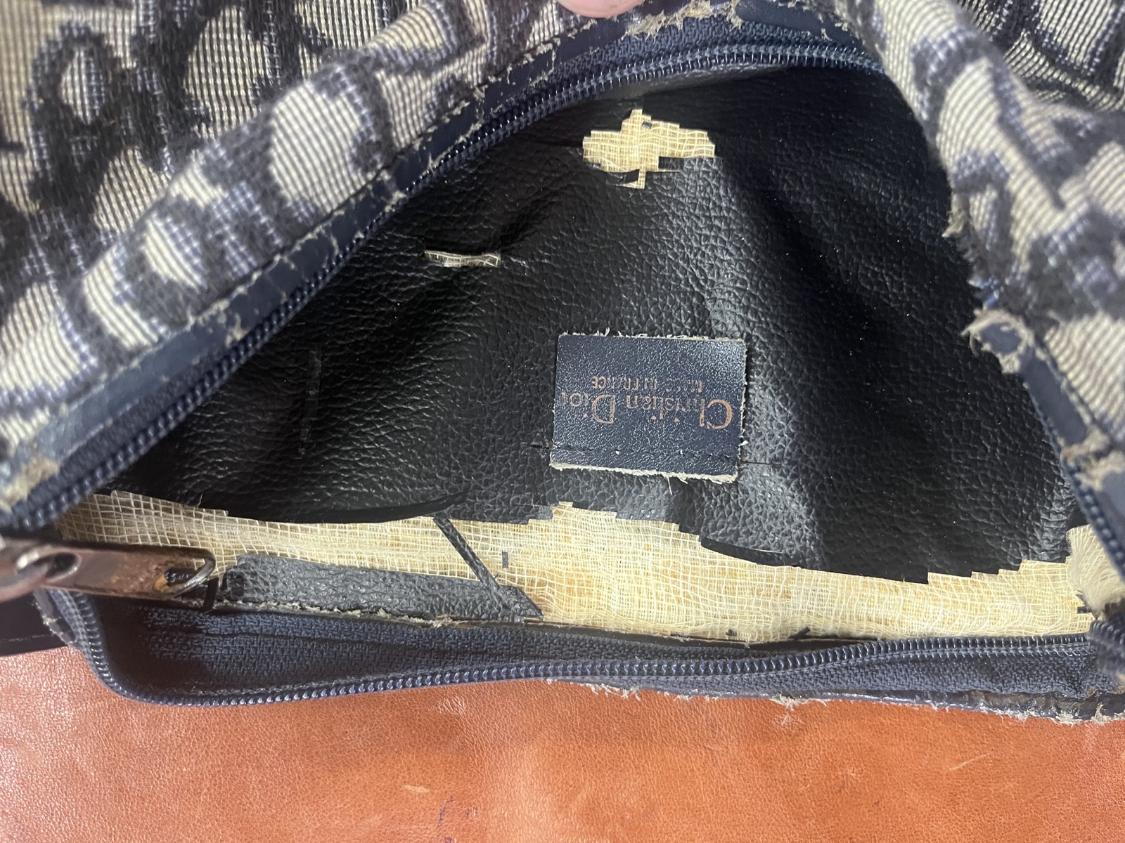Dior: före. Sönderfallande foder